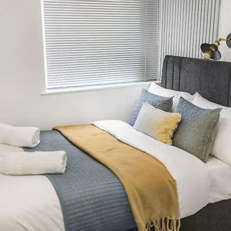 Aurum House Apartments At York Street, Central Blackpool - By Polkastays Exterior photo
