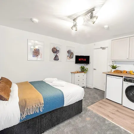 Aurum House Apartments At York Street, Central Blackpool - By Polkastays Exterior photo